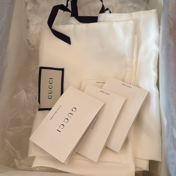 Gucci sneaker with bee - Picture 9 of 9